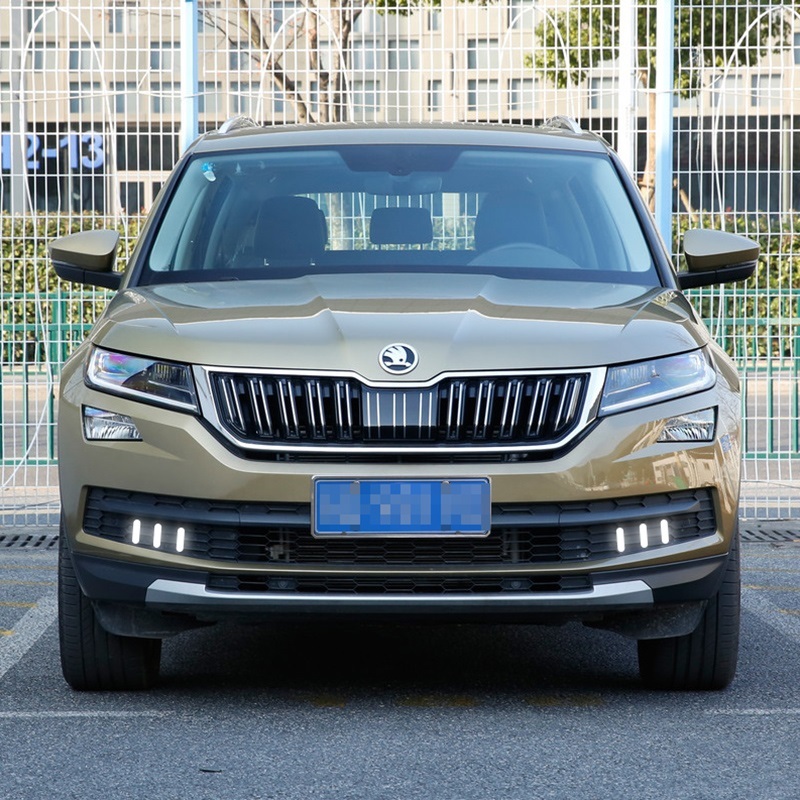 Передний парктроник кодиак. Дневные ходовые огни на шкоде Кодиак. Диодный свет Skoda Kodiaq. Шкода Кодиак Актив ДХО. Ходовой огонь Skoda Kodiaq.